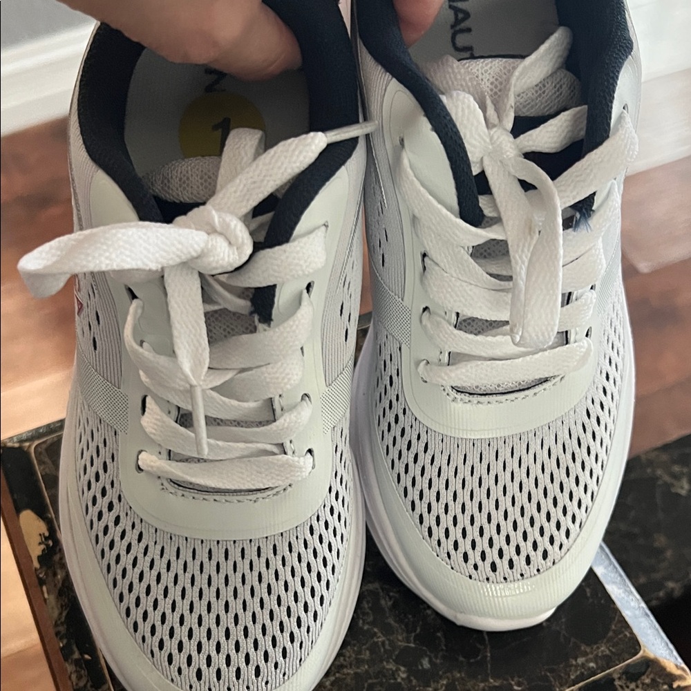 NWOT Nautica Boys Size 1 Sneakers - Picture 6 of 6